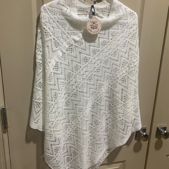 NWT Britt’s Knits 100% Acrylic Woven Poncho One Size - Picture 4 of 6